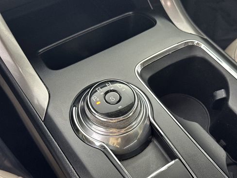 Used 2018 Ford Fusion SE w/ Fusion SE Technology Package image 24