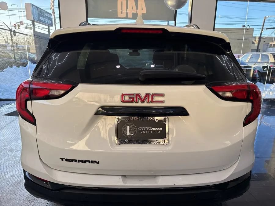 Used 2020 GMC Terrain SLE w/ Driver Convenience Package FWD image 4