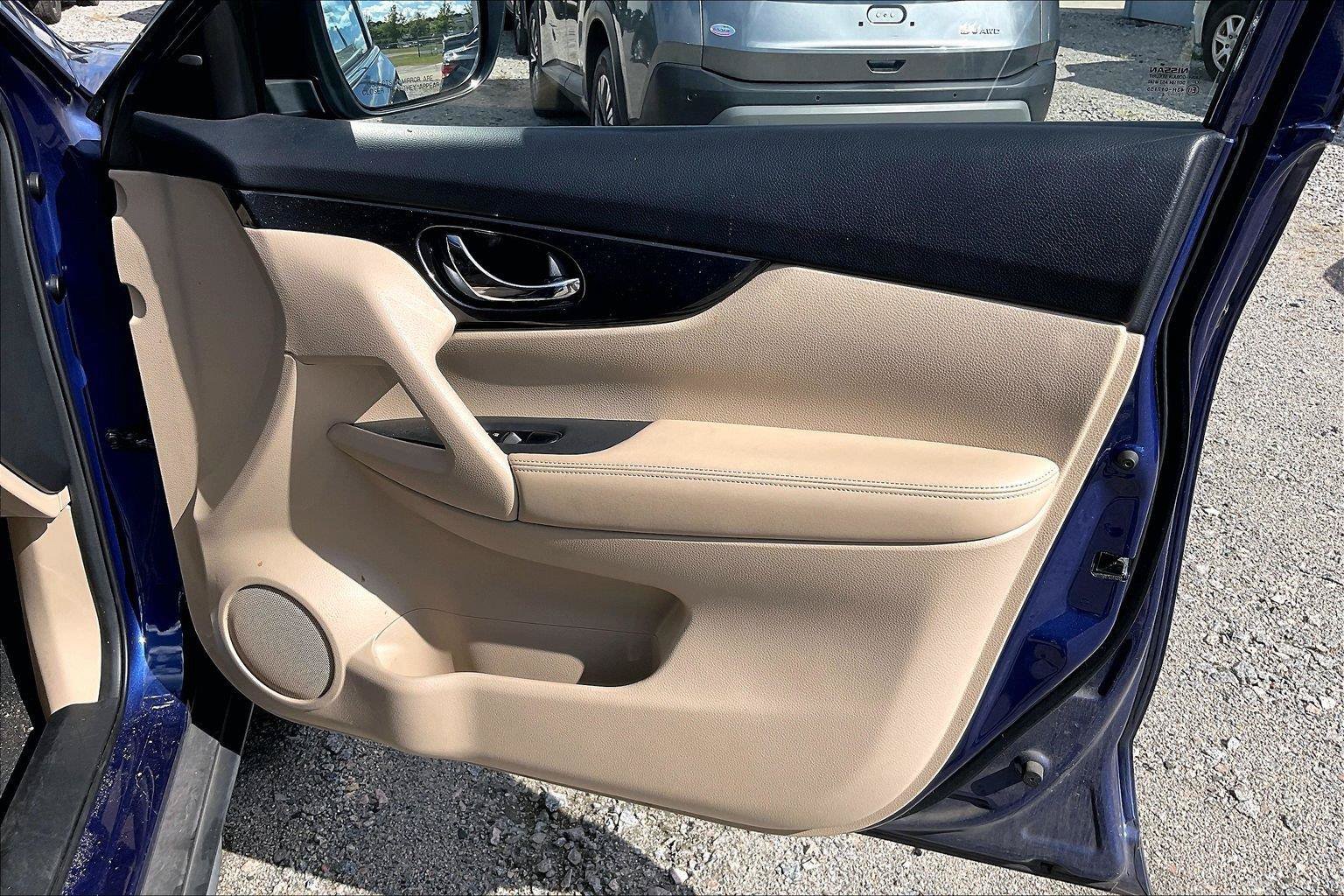 Used 2020 Nissan Rogue SV FWD image 6