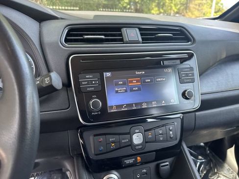 Used 2018 Nissan Leaf SV w/ SV Technology Package FWD image 19