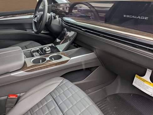 Certified 2025 Cadillac Escalade ESV Sport Platinum image 14