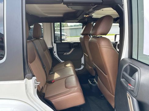 Used 2017 Jeep Wrangler Unlimited Sahara AWD/4WD image 12