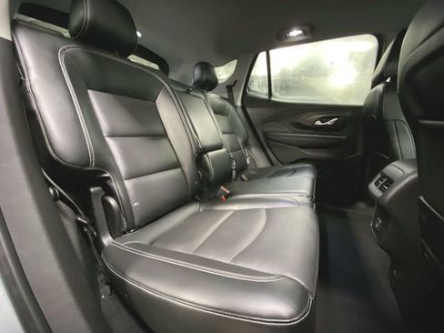 Used 2023 GMC Terrain SLT image 25