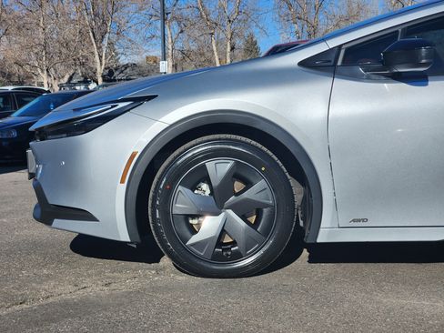 Used 2023 Toyota Prius LE image 2