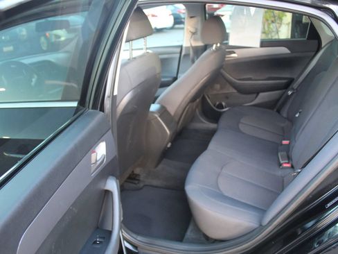 Used 2019 Hyundai Sonata SE FWD image 12