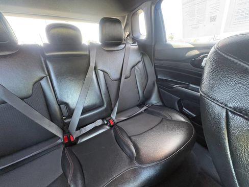 Used 2025 Jeep Compass Trailhawk AWD/4WD image 36