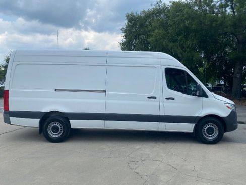 Used 2021 Mercedes-Benz Sprinter 2500 w/ Driver Convenience Package image 6