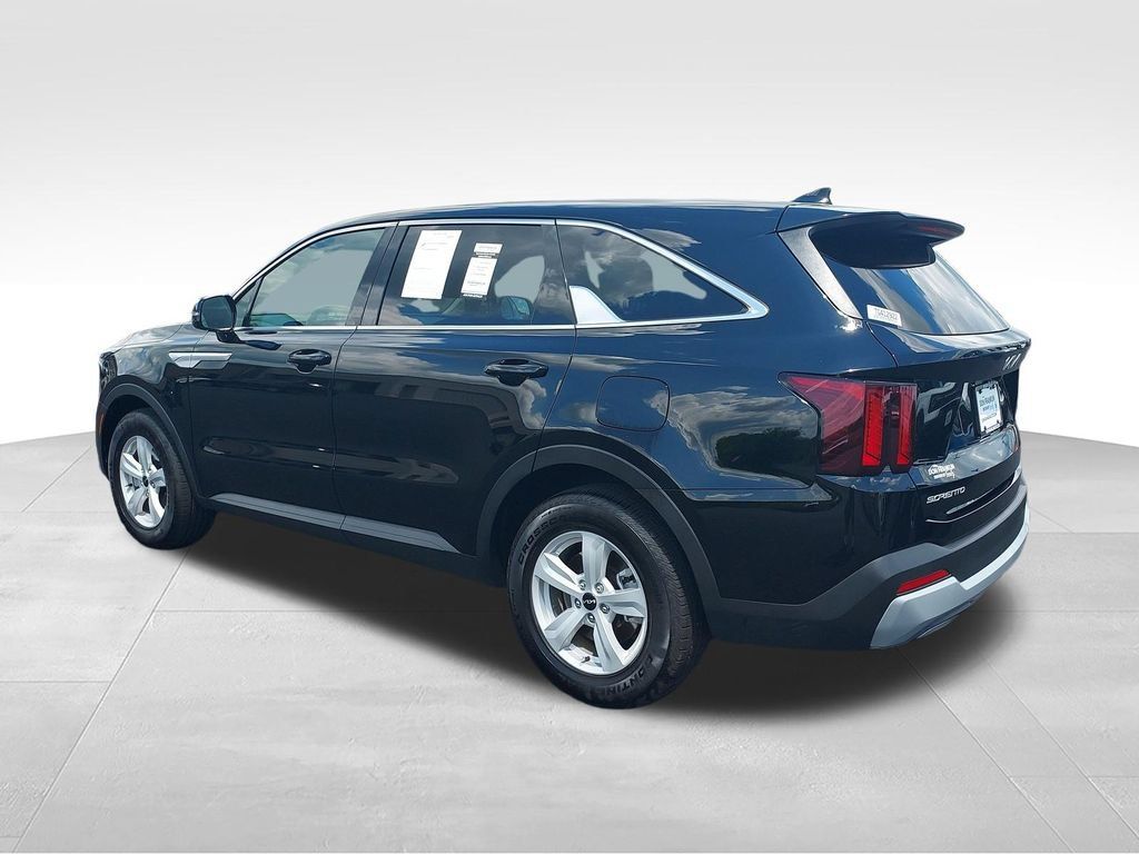 Used 2026 Kia Sorento LX FWD image 4