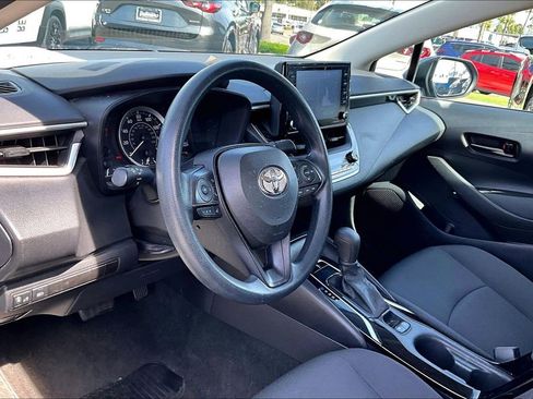 Used 2022 Toyota Corolla LE image 9