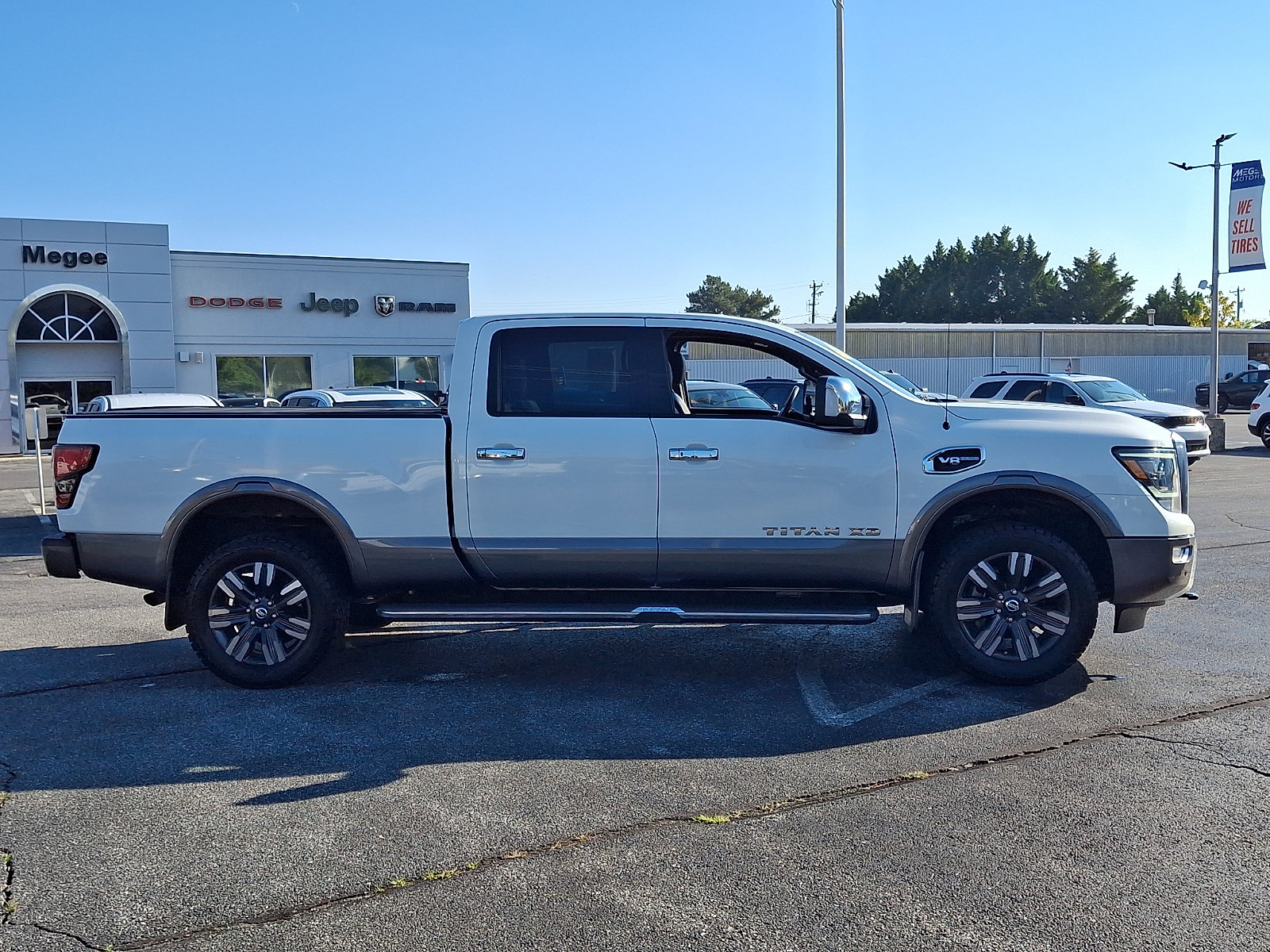 Used 2021 Nissan Titan Platinum Reserve w/ Moonroof Package AWD/4WD image 7