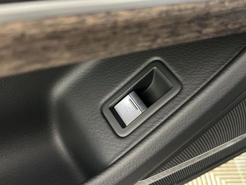 Used 2024 Audi A8 L 3.0T image 34