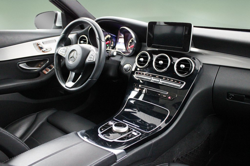Used 2018 Mercedes-Benz C 300 Sedan image 21