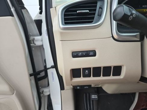 Used 2018 Nissan Murano SV FWD image 13