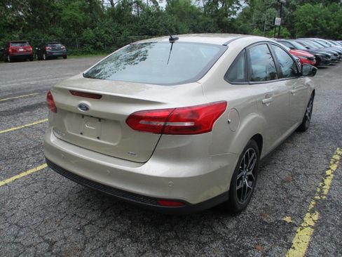 Used 2017 Ford Focus SEL FWD image 3