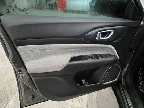 Used 2023 Jeep Compass Latitude AWD/4WD image 12