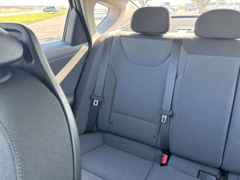 Used 2025 Kia K4 LXS image 38