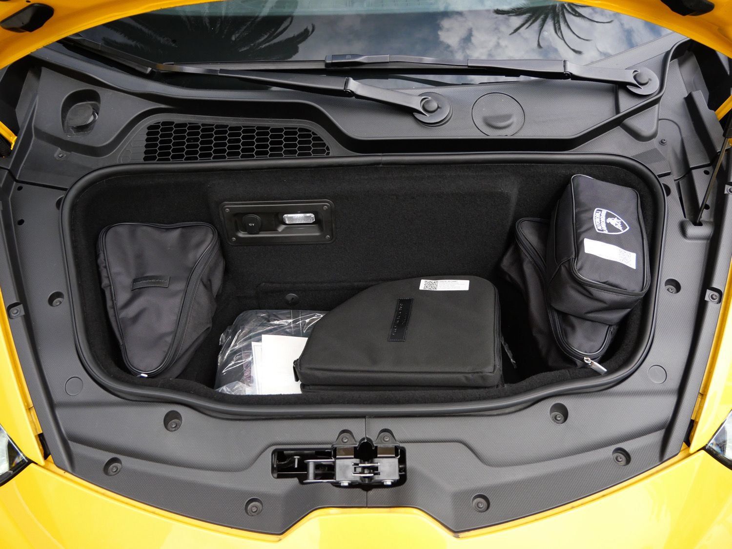Used 2024 Lamborghini Huracan EVO AWD/4WD image 22