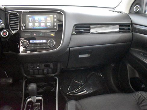 Used 2017 Mitsubishi Outlander SE AWD/4WD image 11