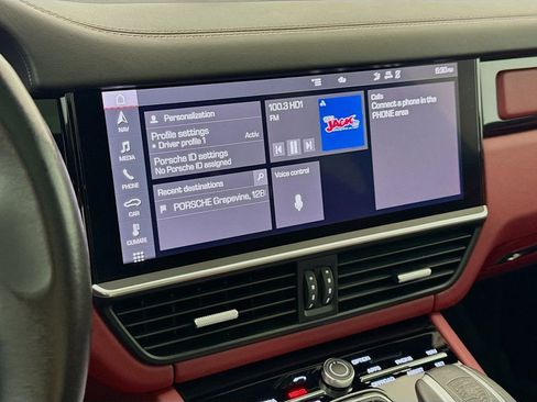 Certified 2021 Porsche Cayenne Turbo S AWD/4WD image 18