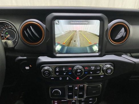 Used 2023 Jeep Gladiator Mojave w/ Cold Weather Group image 18