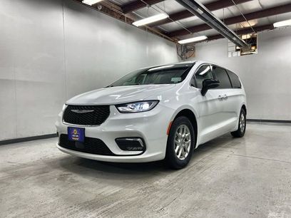 Used 2024 Chrysler Pacifica Touring-L