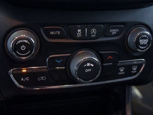 Used 2021 Jeep Cherokee Latitude Lux AWD/4WD image 22