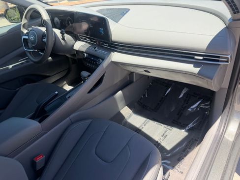 Used 2024 Hyundai Elantra SEL FWD image 11