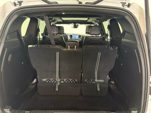 Certified 2025 Chrysler Pacifica Limited image 11