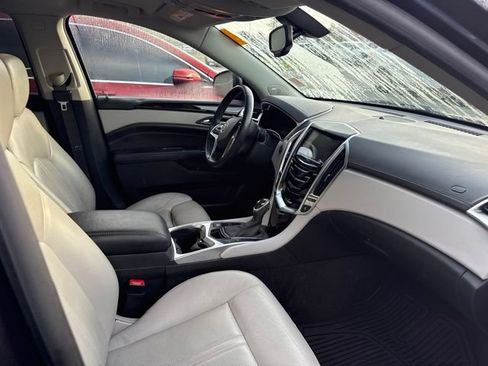 Used 2016 Cadillac SRX Luxury FWD image 3
