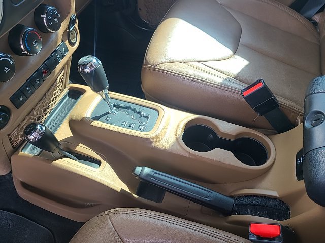 Used 2016 Jeep Wrangler Unlimited Sahara w/ Dual Top Group AWD/4WD image 20