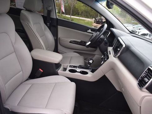 Certified 2022 Kia Sportage EX w/ EX Technology Package AWD/4WD image 16