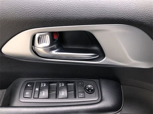 Used 2019 Chrysler Pacifica Touring-L Plus w/ Advanced Safetytec Group image 21