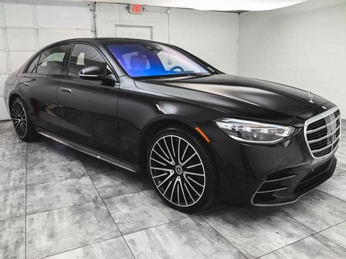 Used 2023 Mercedes-Benz S 500 4MATIC w/ AMG Line image 3