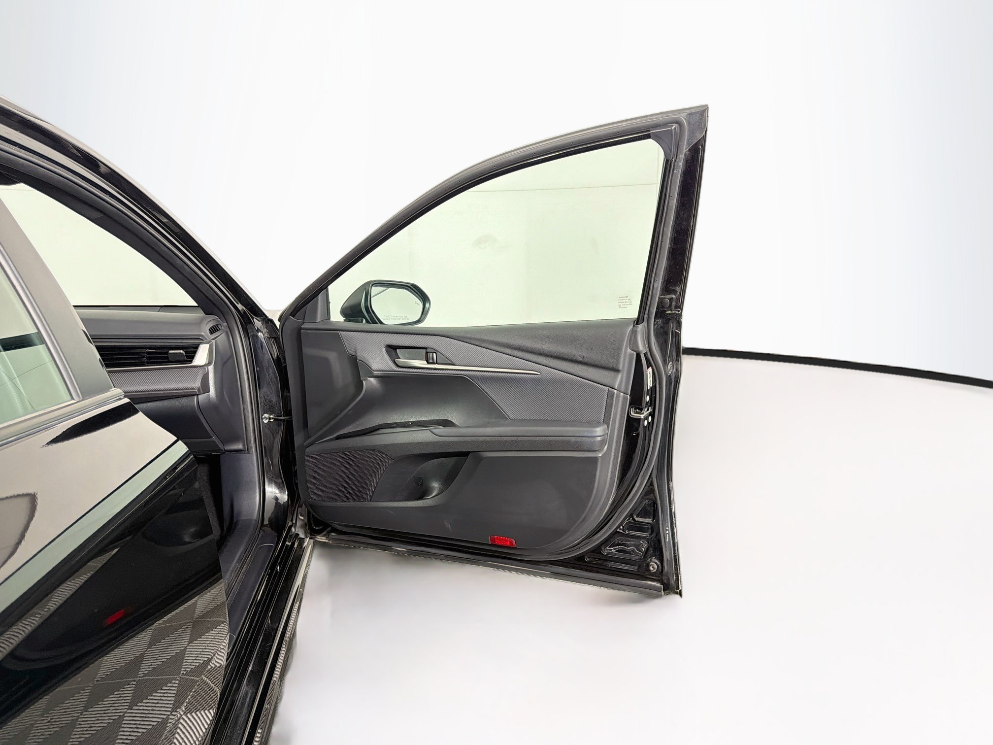 Used 2025 Toyota Camry SE FWD image 32