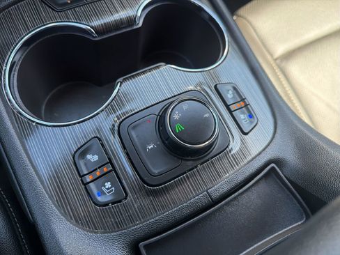 Used 2023 GMC Acadia SLT w/ Technology Package image 47