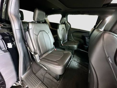 New 2026 Chrysler Pacifica Select image 30