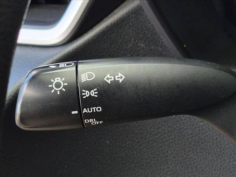 Used 2020 Toyota Corolla LE FWD image 9