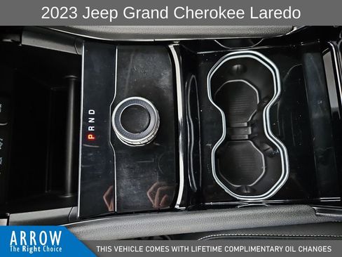 Used 2023 Jeep Grand Cherokee Laredo AWD/4WD image 28