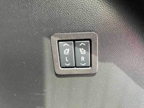 Used 2024 Buick Enclave Premium AWD/4WD image 25