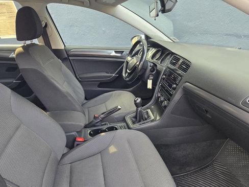Used 2018 Volkswagen Golf S image 25