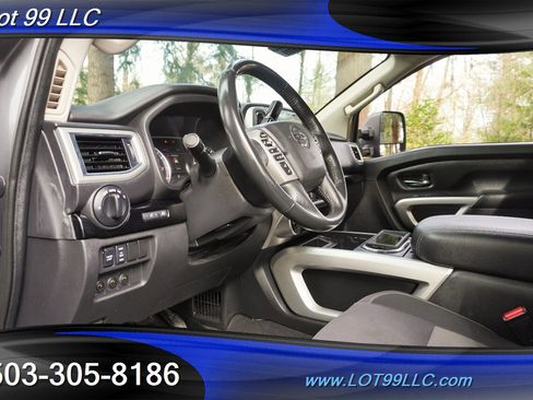 Used 2021 Nissan Titan SV w/ SV Convenience Package image 12