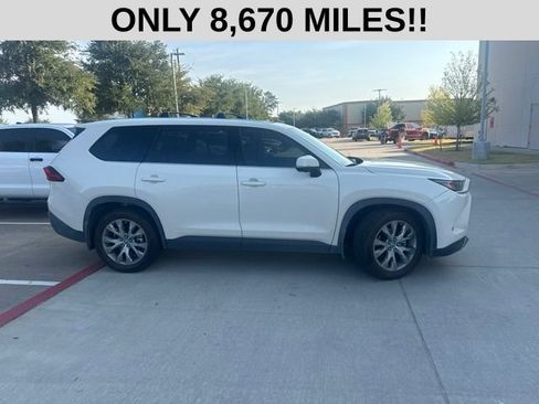 Used 2024 Toyota Grand Highlander FWD image 2