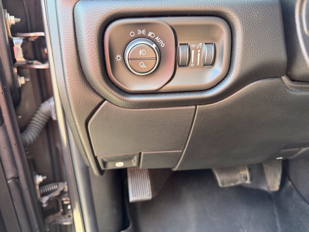 Used 2019 RAM 3500 Laramie AWD/4WD image 17