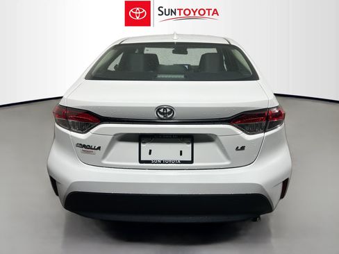 Used 2025 Toyota Corolla LE FWD image 5