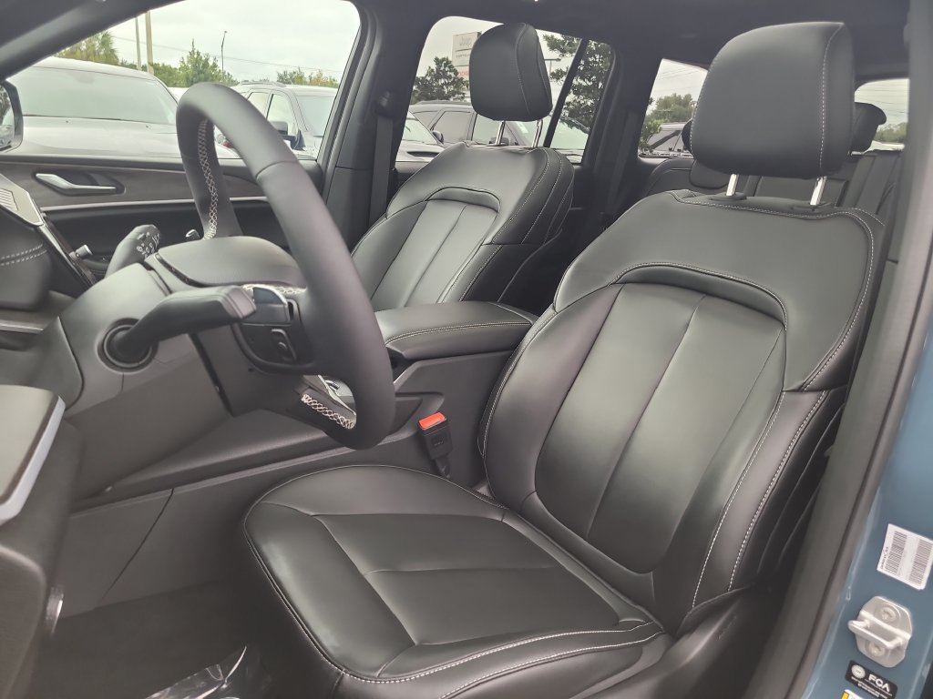 Certified 2026 Jeep Grand Cherokee Limited w/ Limited Altitude Package AWD/4WD image 21