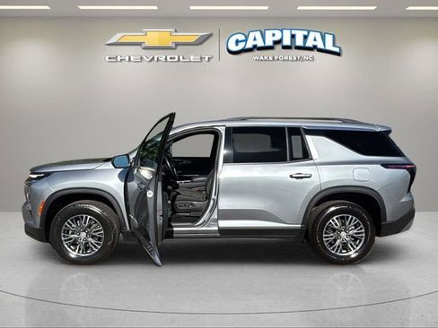 Used 2024 Chevrolet Traverse LT FWD image 10