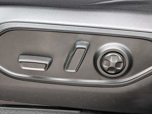 Used 2023 Jeep Grand Cherokee Laredo AWD/4WD image 16