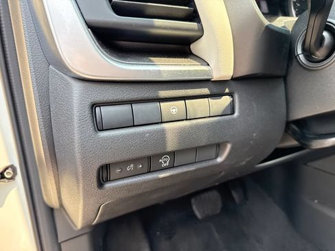 Used 2023 Nissan Rogue SV AWD/4WD image 13