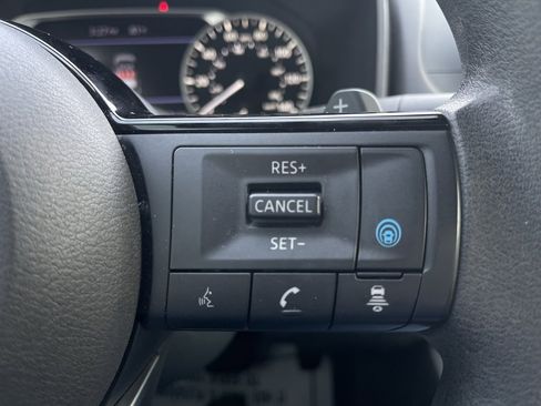 Used 2023 Nissan Rogue SV image 22