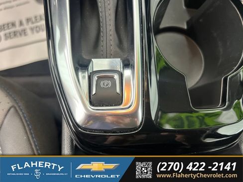 Used 2025 Chevrolet Trax LT FWD image 31